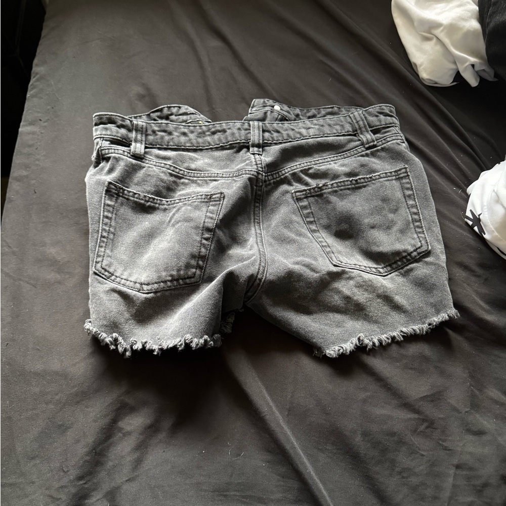 Hot Topic Black Jean Shorts Distressed Frayed Hem - Picture 2 of 2